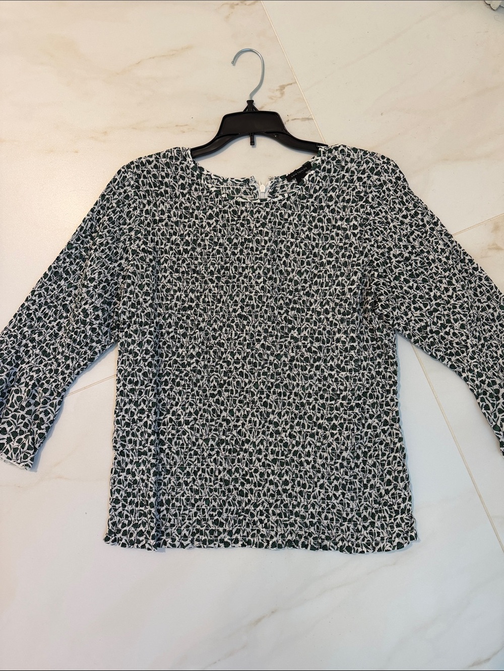 Green & White Printed Women's Blouse - Classic Crewneck